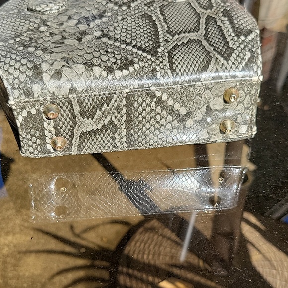 Gray and black snakeskin round purse with matching coin purse. - Picture 2 of 3